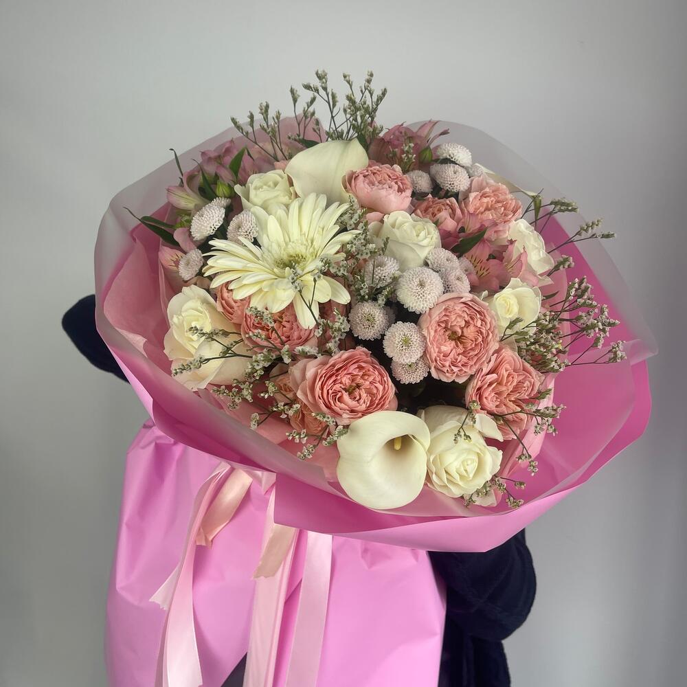 Букет из пионовидных роз ,Калл