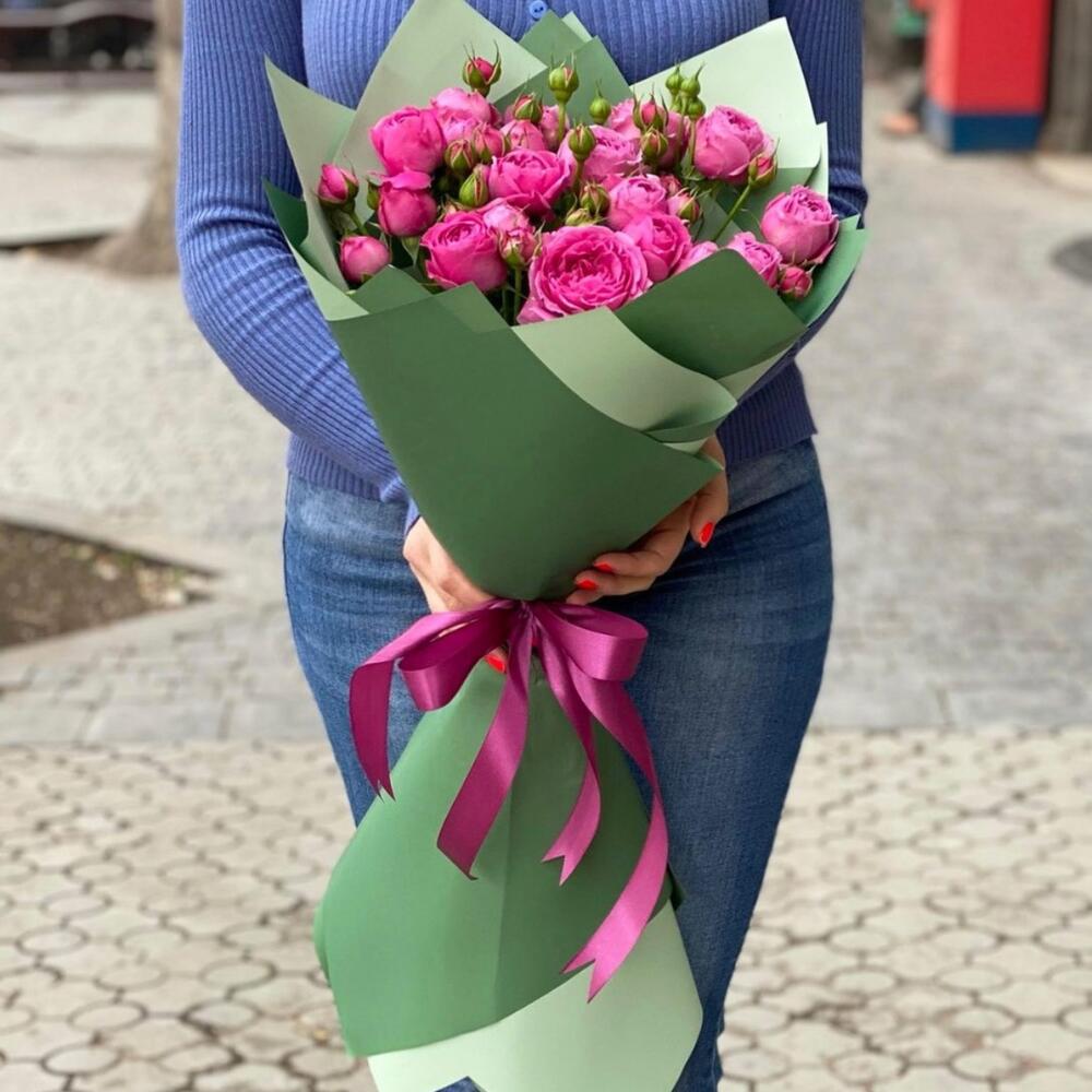 Bouquet with bushy peony-shaped roses