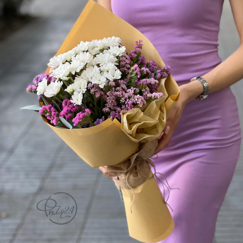 Букет хризантем и лимониумом